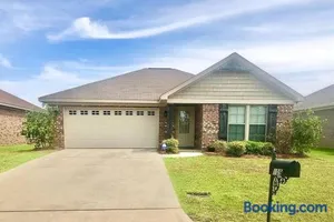 Image of Peaceful 3BR/2BA Hidden Lake Home Near ACOM w/WiFi