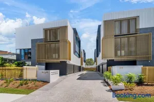Image of The Smith Luxurious brand new 3 bedroom townhouse by the beach