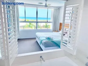 Image of Azure Sea, Oceanviews, Wifi, 2 Pools + Gym