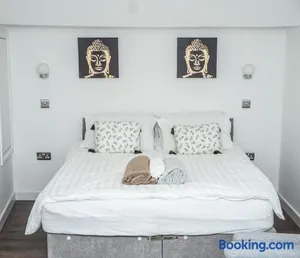 Image of Aylesbury Studio Apartment 6 with parking