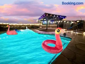 Image of Half ACRE Lux Pool SPA with FIREPIT ARCADE Grill Sleeps 40