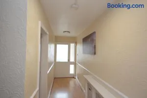 Image of Four Bedroom Townhouse 12 Minutes Walk to Excel Exhibition Centre