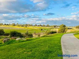 Image of A spacious Vacation Home nearby Melbourne Airport