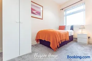 Image of 3BR House in Manchester, Free Wifi, Parking, Ideal for Contractors