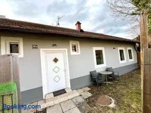 Image of Häuschen für Monteure, Autobahn