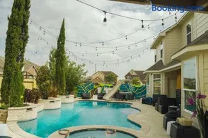 Image of Serene 4BR Lux Home w Heated Spa Pool Massage Chair