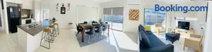 Image of Melbourne holiday house for 15 peoples in Sanctuary Lake