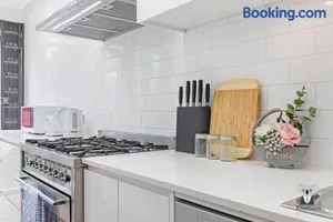 Image of KOZYGURU Redfern Lovely 2 Bedroom Terrace 1x FREE Parking NRE005