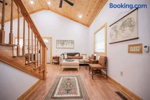 Image of Light And Bright Cabin Close To Pates Ford Marina