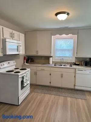 Image of Charming 2 bed home - Close to Downtown Concord