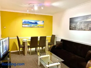 Image of London Excel 2 Bedrooms, Reception, Spacious Apartment