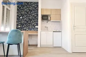 Image of Studio entièrement rénové proche gare