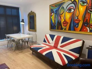 Image of Bagshot PennyHill Camberley Ascot Luxury 2 Beds 1 Bath Sleeps 4 Pets OK Permit Parking