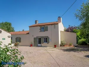 Image of Maison de ferme rénovée avec cheminée, terrasse et jardin clos - à 800m du bourg de Froidfond - FR-1-426-149