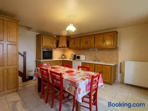 Image of Gîte avec jardin, jacuzzi, proche Sarlat et Lascaux, idéal pour familles et amis - FR-1-616-246