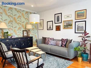 Image of Stunning Flat Burnside Location