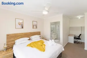 Image of MV-Giraffe 4 bedroom x 3 bathroom