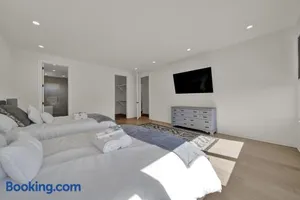 Image of 406 Katonah Amazing Location Rooftop patio views and a gym