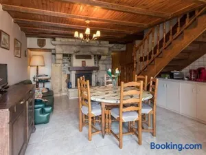Image of Chambres avec salle d'eau privative, petit-déjeuner et terrasse à Melin - FR-1-583-289