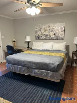 Image of Southern Large Lake Front Custom Estate, Sleeps 16