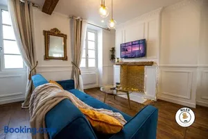 Image of L'Haussmann, Rare, Appartement Vue Château et Palmiers