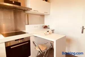 Image of Bright and unoverlooked apartment