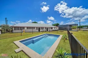 Image of Reef Shack Beach Vibes Stroll to the beach