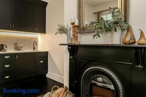 Image of Narraweema Guesthouse - Historic Luxury BnB Retreat