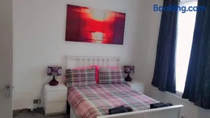 Image of 2 bed 1st floor Apartment-own entrance & parking