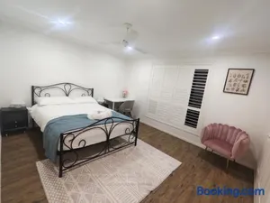 Image of Luxury 3 BR House Near EMP