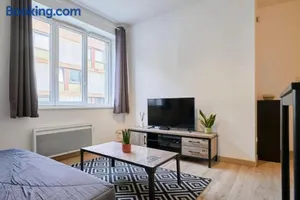 Image of Quiet one-bedroom flat close to the metro