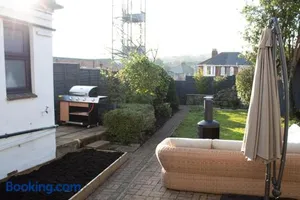 Image of Luxurious Victorian Cottage with Garden + Parking