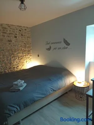 Image of La poule aux oeufs dort