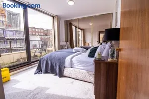 Image of Spacious 2-Bedroom Apartment in Piccadilly 6100P