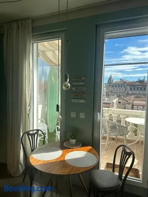 Image of Les Terrasses, charme et authenticité en Hyper Centre de TOULON, Idéal pour un séjour romantique ou une escapade urbaine