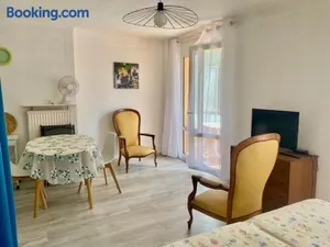 Image of Studio lumineux avec balcon, Wi-Fi, proche des thermes d'Amélie-les-Bains - FR-1-703-52