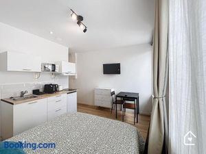 Image of Studios - 1 min Gare Chatellerault - Entrée Autonome -