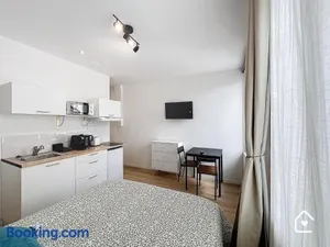 Image of Studios - 1 min Gare Chatellerault - Entrée Autonome -