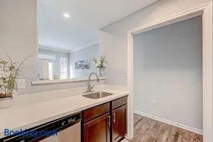 Image of Houston NRG Stadium Apartment with Pool and Free Parking