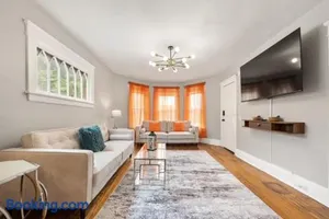 Image of Modern 6BR Near Syracuse U, Destiny & Zoo Sleeps 18