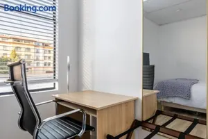 Image of Booking Urban Oasis room in central Pasadena