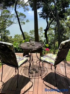 Image of Gunnadoo Holiday Hut with Ocean Views and Jacuzzi