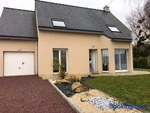 Image of Maison chaleureuse à Bréville-sur-Mer avec jardin privé.