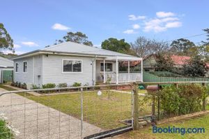 Image of Bright and airy cosy cottage, close to town