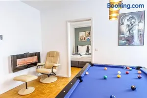 Image of Große Terassen-Wohnung mit Grill, Playstation 5, Billardtisch und Massagesessel