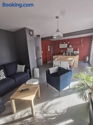 Image of Millerand maison climatisation 3 chambres jardin et stationnement proche intra muros