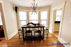 Image of Trendy and Stylish 3BR Uptown Duplex