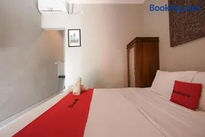 Image of RedDoorz near Mertasari Beach 2