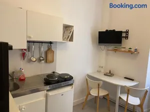 Image of Studio centre ville avec ascenseur 3min des thermes