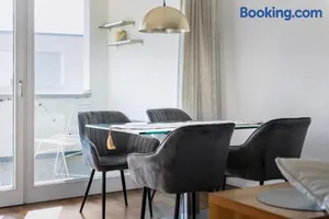 Image of EXQUIS 2BR Luxus Apartment ROLF BENZ I Parken I Netflix I Stadtmitte I Familienfreundlich I Mercedes-Benz